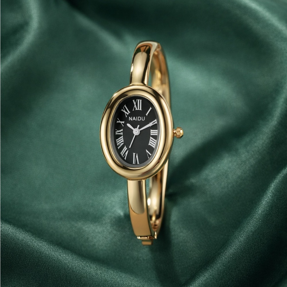 Baignoire Gold Oval Watch with Black Dial